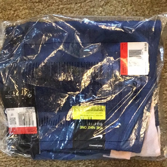 NIKE Tight Fit Blue Nike leggings {Size X-Large) - Picture 3 of 3